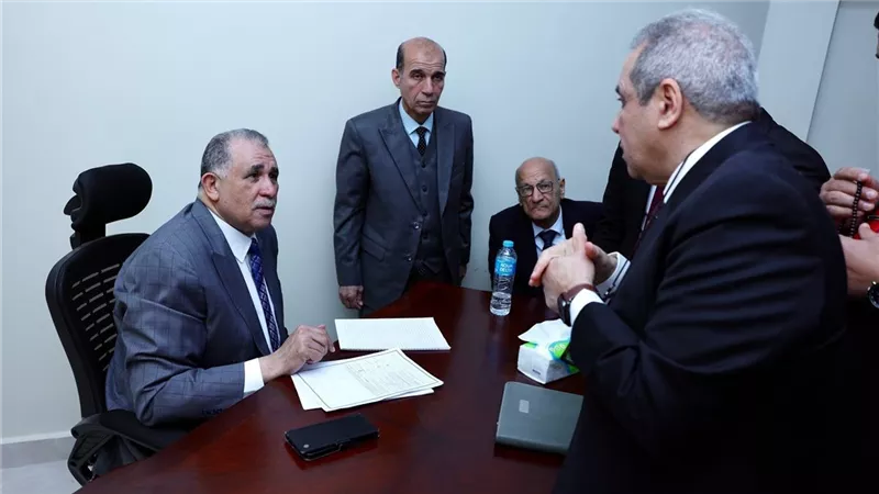 عبد الحليم علام يلتقي الشركة المنفذة لمشروع نادي المحامين بسوهاج
