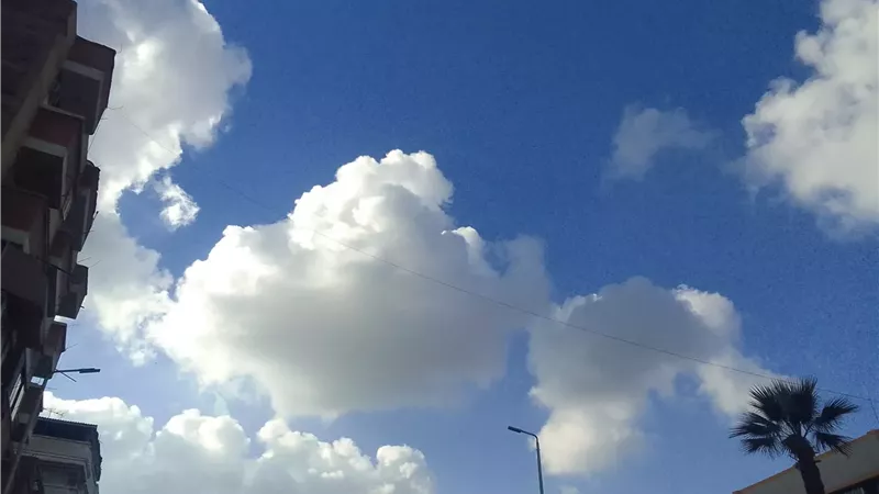 تبدأ مساء اليوم.. الأرصاد تحذر من طقس متقلب وأمطار رعدية لمدة 48 ساعة