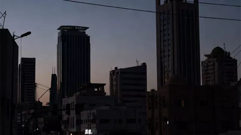 انقطاع الكهرباء عن مناطق واسعة في الكويت 