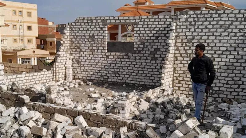 حملات لإزالة التعديات والبناء المخالف بأحياء الإسكندرية خلال إجازة العيد