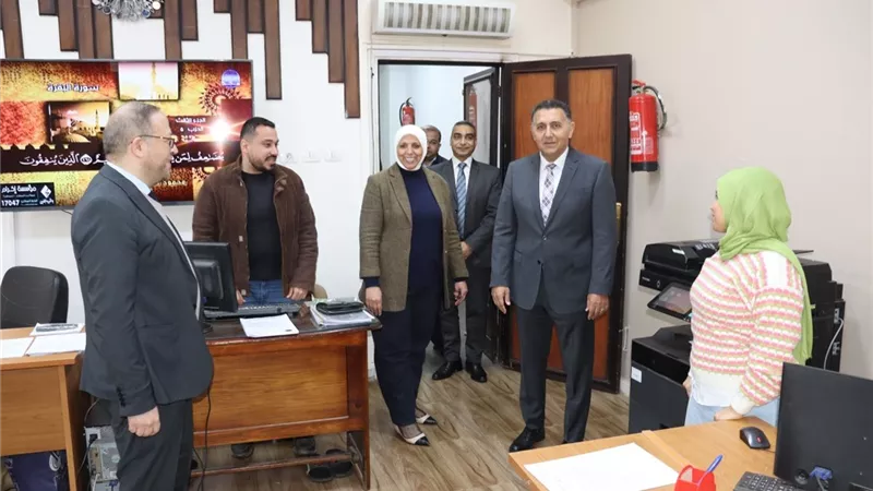 محافظ القليوبية يتفقد إدارات ديوان عام المحافظة ويهنئ العاملين بعيد الفطر
