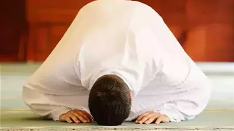 كيفية قضاء الصلاة الفائتة السفر بعد العودة.. هل تؤدى قصرًا؟
