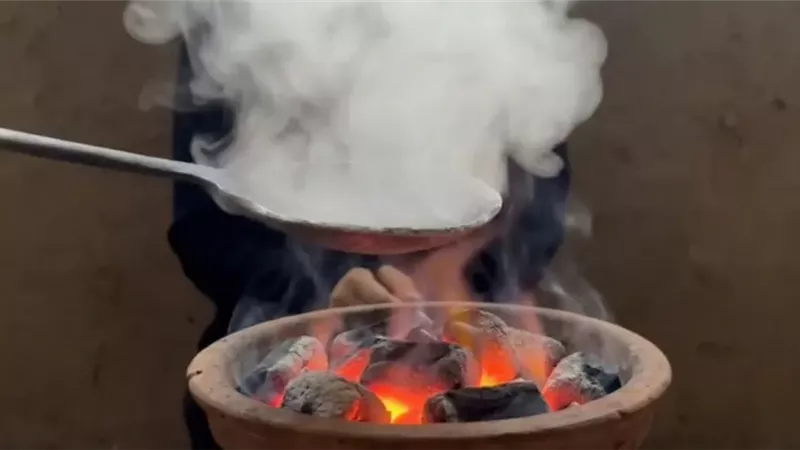 حكم البشعة لإثبات أو نفى التهمة.. الأزهر للفتوى يحذر منها