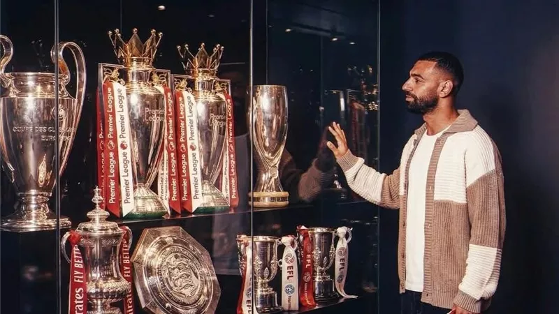 على طريقة كلوب.. محمد صلاح يفسخ عقده مع ليفربول نهاية الموسم  