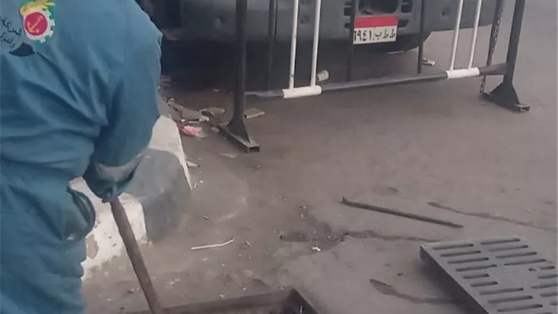 «مياه القناة» تكثف أعمال تطهير البالوعات استعدادًا لموجة التقلبات الجوية