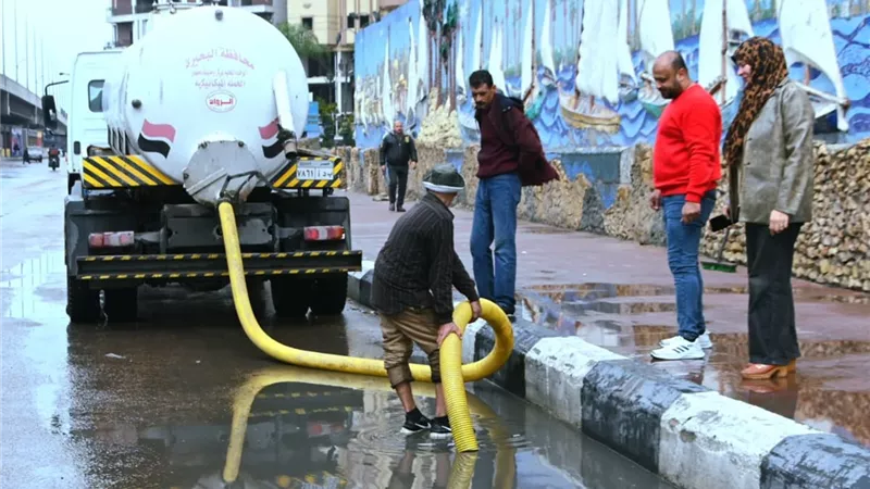 محافظ البحيرة: انتشار أكثر من 1500 معدة وطاقم بكافة المناطق لرفع التراكمات