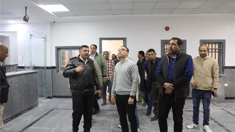 نائب محافظ المنيا يتفقد أعمال إنشاء وحدتي مرور بني مزار ومطاي