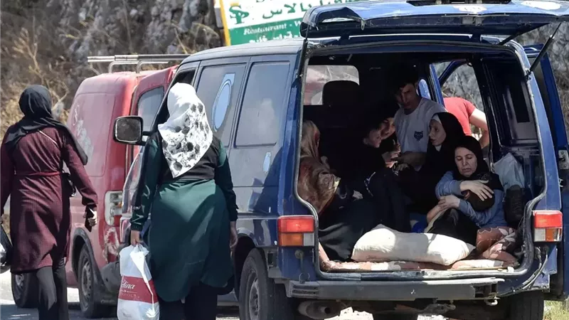 أزمة إنسانية متفاقمة.. مليون نازح بلبنان و130 ألفا يعبرون لسوريا
