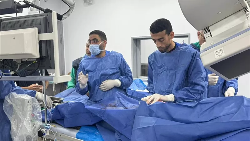 قسطرة قلبية عاجلة تنقذ مريضًا فلسطينيًا بمستشفيات سوهاج الجامعية