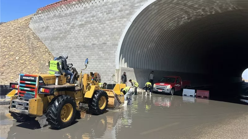 رئيس جهاز العبور الجديدة يتابع ميدانيًا جهود مواجهة مياه الأمطار 