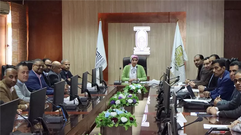جامعة الأقصر تعزز رقمنة الخدمات التعليمية وتتابع تنفيذ الخطط الدراسية 
