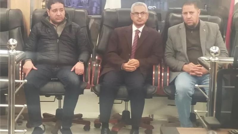 محافظ بني سويف يراقب حالة الطقس لحظة بلحظة من مركز السيطرة