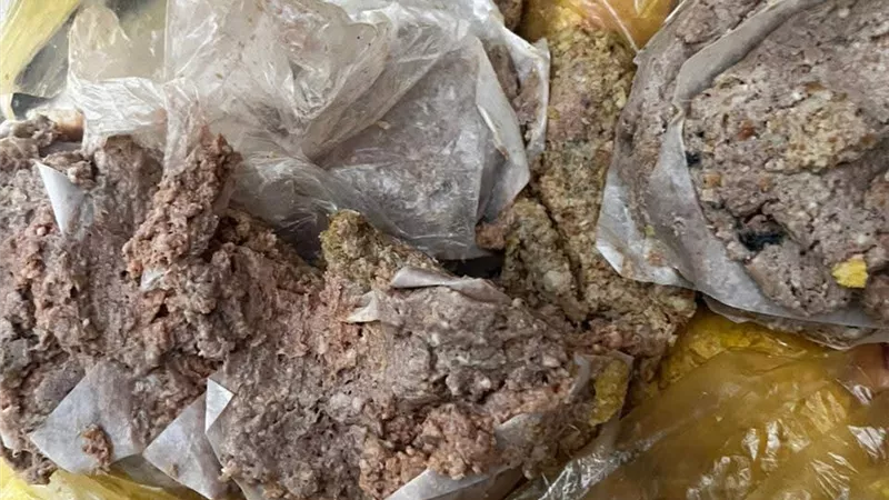 ضبط 41 كيلو لحوم وكبدة ودواجن متغيرة الخواص في مطعم شهير بالأقصر