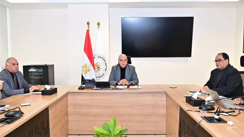 وزير الري يتابع حملات إزالة التعديات على نهر النيل وفرعيه