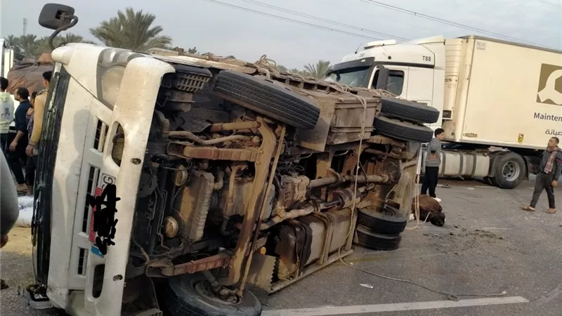 عواقب الطقس.. أصابة شخص أثر أنقلاب سيارة جامبو بالشرقية 
