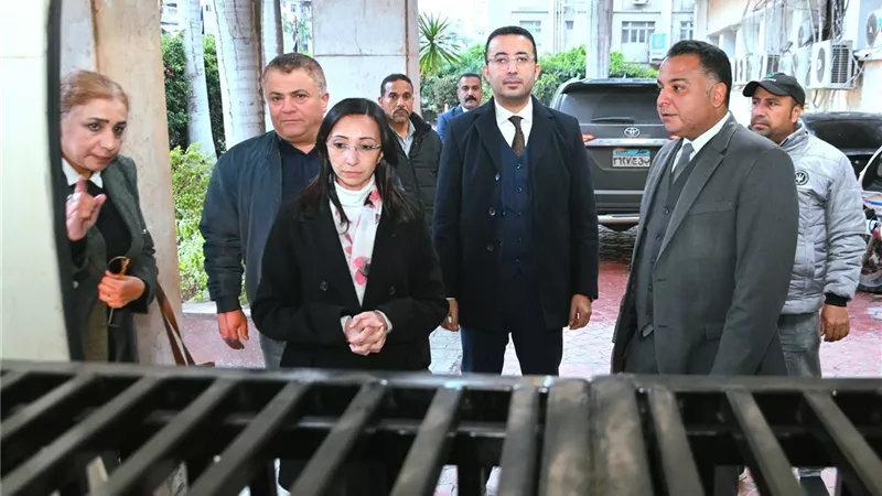 محافظ البحيرة تتفقد السيارة المتخصصة للتعامل مع الكلاب الضالة