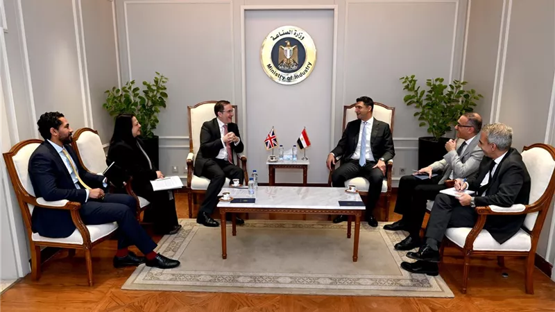 مصر وبريطانيا تبحثان تعزيز التعاون الصناعي وجذب استثمارات جديدة