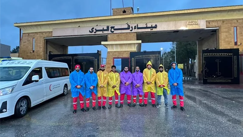الهلال الأحمر المصري يطلق قافلة «زاد العزة» رقم 165 إلى قطاع غزة