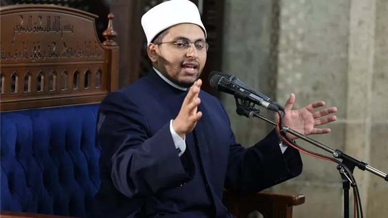 الأزهر يفند شبهة تحريف معنى الصراط المستقيم ونسبتها للإمام الشافعي