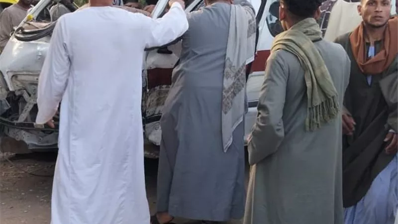 إصابة 16 شخص في حادث تصادم بالطريق الزراعي الغربي بالأقصر