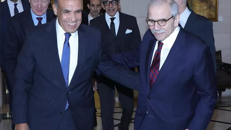 يحمل رسالة دعم من الرئيس السيسي.. وزير الخارجية يجري مباحثات مع نواف سلام