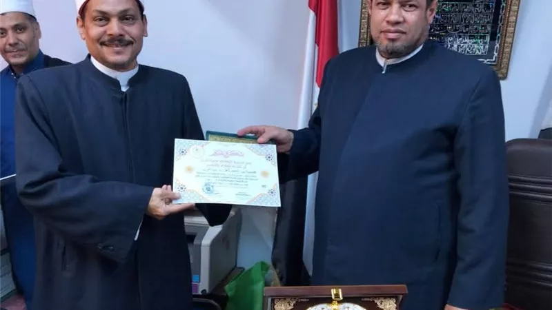 مدير أوقاف كفر الشيخ يكرم مديري الإدارات المتميزين بالنشاط الدعوي والقرآن
