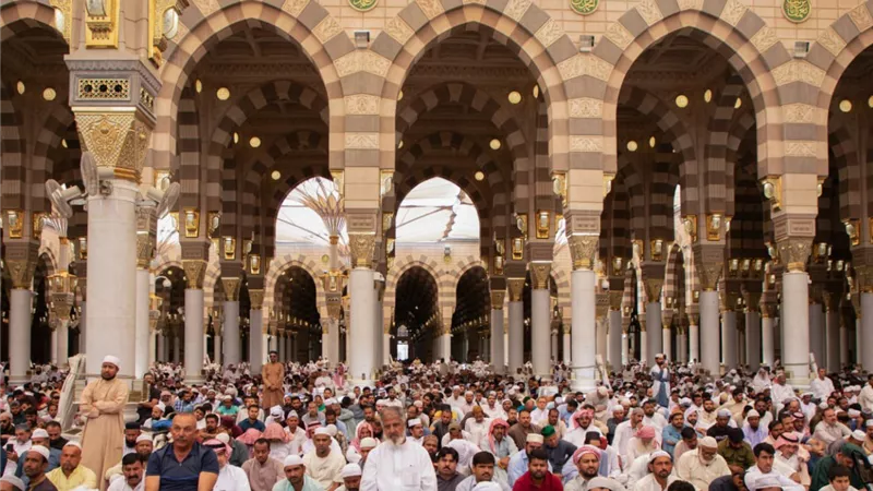 بث مباشر.. نقل شعائر صلاة الجمعة من الحرمين الشريفين