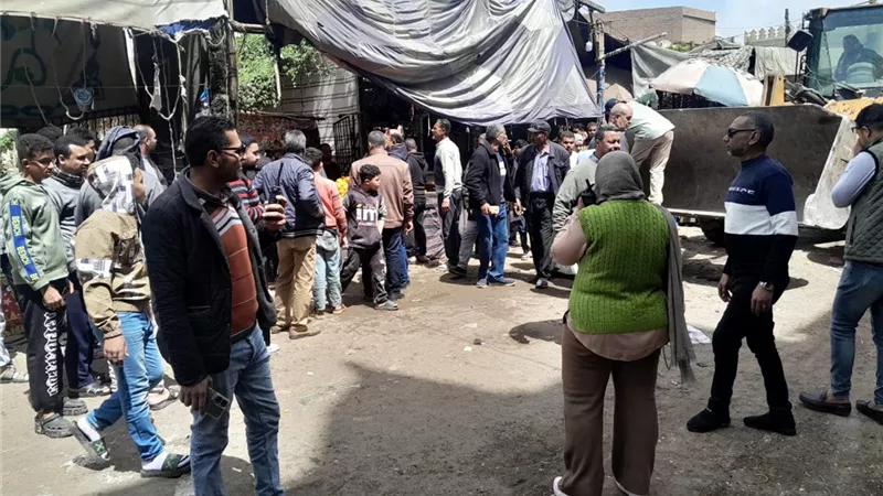 تحرير 42 محضرًا خلال حملة مكبرة لرفع الإشغالات بشوارع ديروط بأسيوط