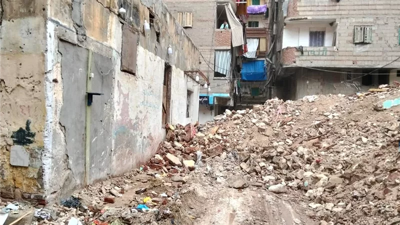 رفع 20 طن أتربة ومخلفات لفتح شارع البهي بحي غرب الإسكندرية