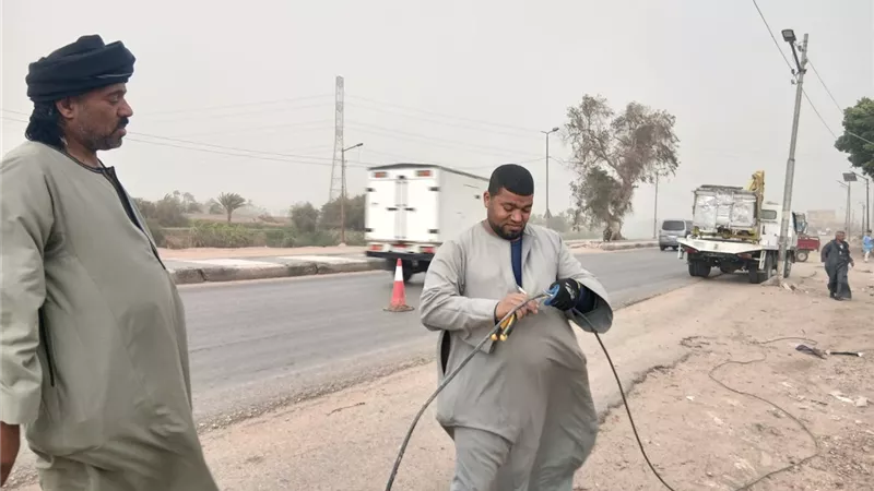 رفع كفاءة منظومة الإنارة بقرية منقباد بأسيوط لتعزيز مستوى الخدمات 