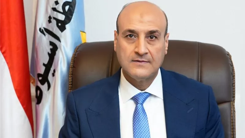  بين الرقابة والانضباط.. تفاصيل خطة أسيوط لتنفيذ مواعيد العمل الجديدة