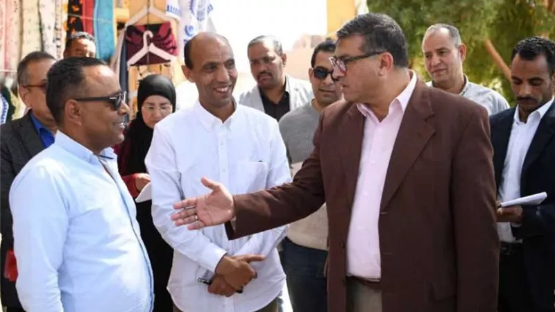لتنشيط السياحة الريفية.. محافظ قنا يجري جولته الأولى بمعبد دندرة
