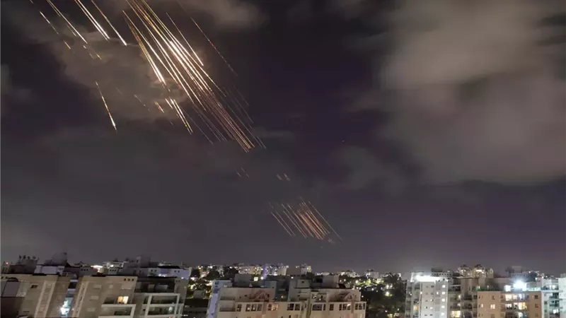 إيران تطلق صواريخ على ديمونا وإسرائيل تسجل قتيلا و3 جرحى بوسط البلاد