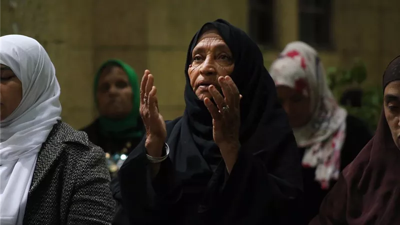 حوار راقٍ.. كيف رد الإمام الأكبر على المستشار محمد العشماوي بشأن الحجاب؟