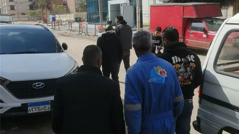 «مياه القناة» تواصل حملات إزالة التعديات بالقنطرة غرب لحماية الشبكات