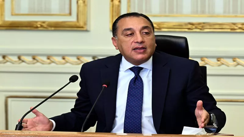 خبير اقتصادي: خفض مخصصات الوقود للمركبات الحكومية رسالة جدية لضبط الإنفاق