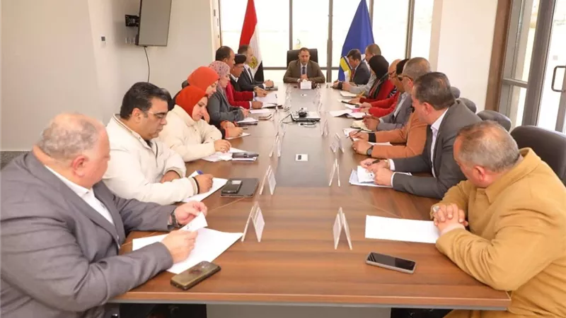 محافظ دمياط يوجه رؤساء المدن بمتابعة قرار غلق المطاعم والمحال التجارية