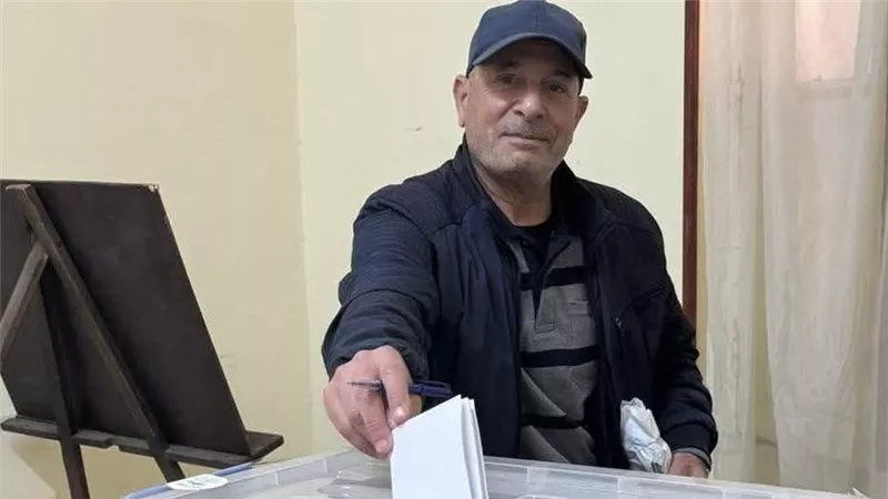  قيادات حزب الدستور يتابعون سير الانتخابات وسط إجراءات لائحية مشددة