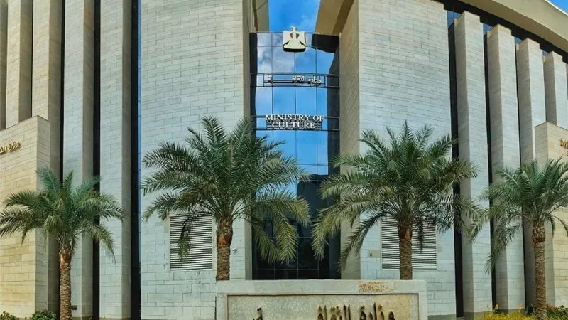 وزيرة الثقافة توجه قطاعات وهيئات الوزارة بتنسيق العمل عن بُعد يوم الأحد 