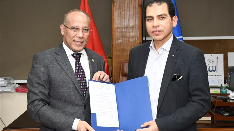 تكليف الدكتور أحمد محمد شحاتة مستشارًا للنشاط العلمي بجامعة قناة السويس 