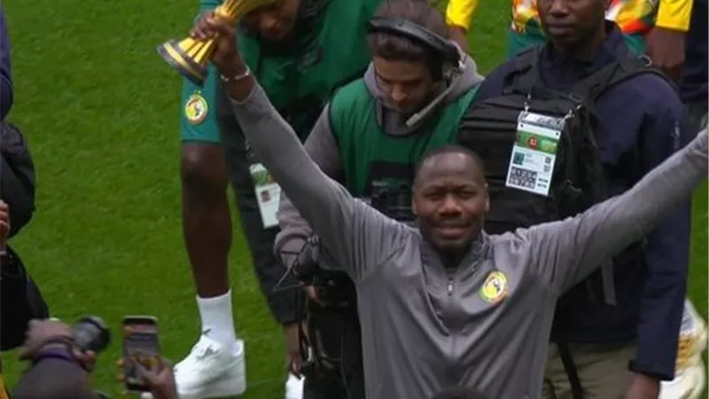 رغم قرار كاف بسحب اللقب.. منتخب السنغال يحتفل بكأس أفريقيا قبل ودية بيرو