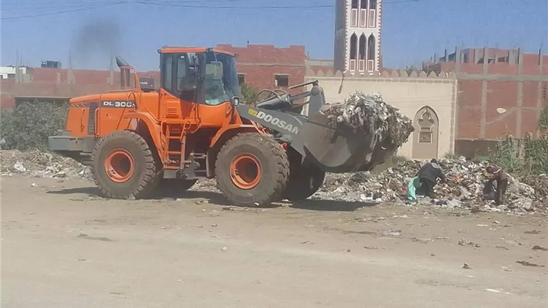 المنيا: رفع 75 طن مخلفات بسمالوط لرفع كفاءة مستوى النظافة العامة