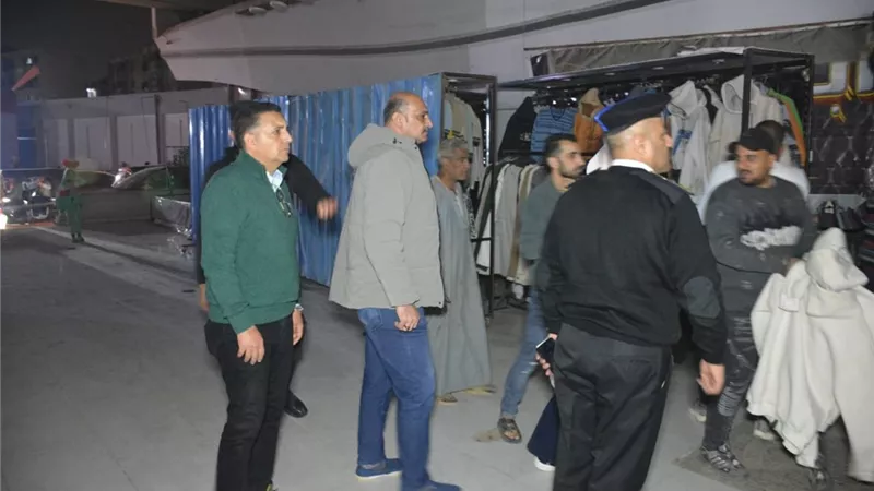 محافظ القليوبية يقود جولة ببنها وشبرا الخيمة لمتابعة تطبيق مواعيد الغلق