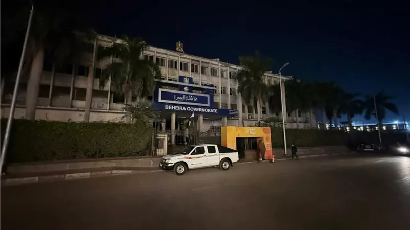 محافظ البحيرة تشارك في 
