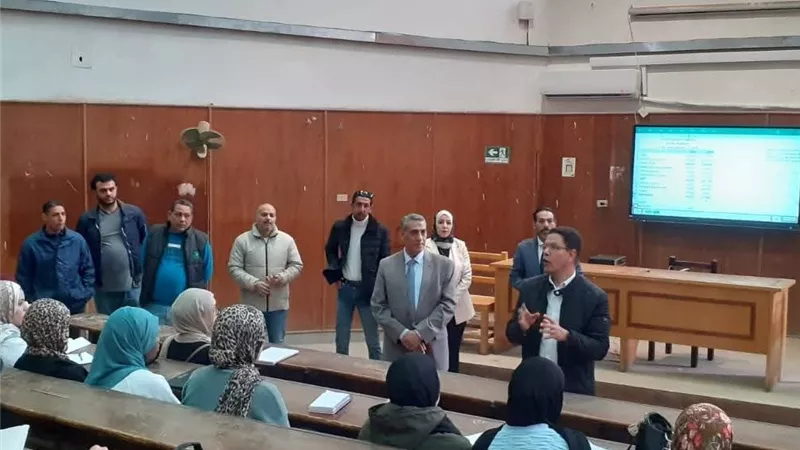رئيس جامعة بنها يتابع انتظام الدراسة بعدد من الكليات