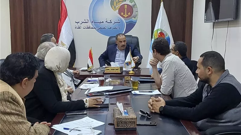 رئيس مياه القناة يتابع تنفيذ مشروع استغلال 330 فدانًا بسرابيوم