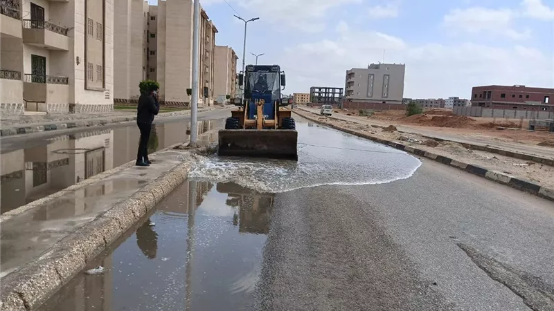 «حدائق العاشر» تكثف جهودها لمواجهة الأمطار وتحقيق السيولة المرورية