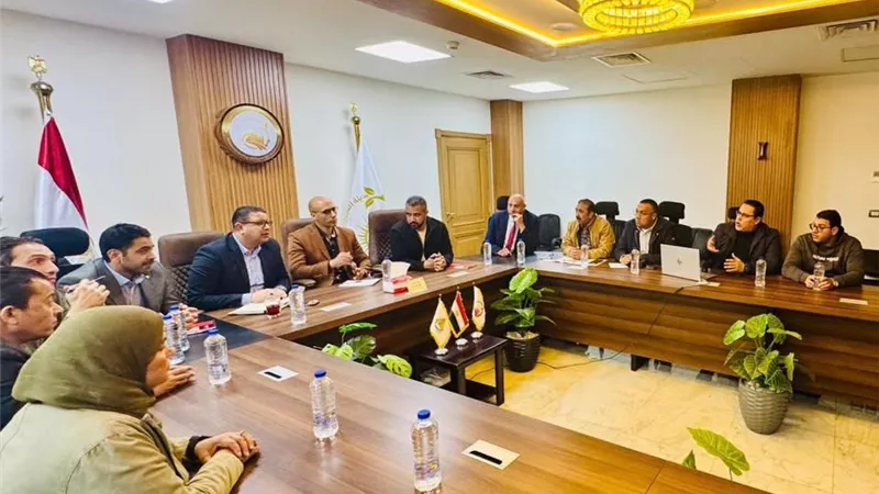 وزيرة الإسكان تتابع مستجدات توفيق أوضاع الأراضي بالعبور الجديدة والشروق