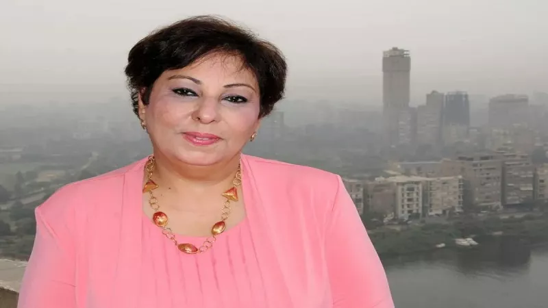 عزة هيكل: التطور الرقمي لا يصنع الثقافة وحده والكتاب الورقي ما زال متفوق