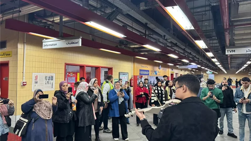 «القومي لثقافة الطفل» يحتفي بذكري رائد النحت محمود مختار بين ركاب المترو 